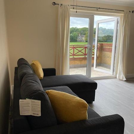 Large, Spacious 3 Bedroom Sleeps 6, Apartment For Contractors And Holidays In Lewisham, Greater London - 1 Free Parking Space & Free Wifi Екстериор снимка