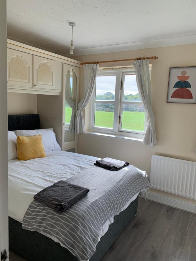 Large, Spacious 3 Bedroom Sleeps 6, Apartment For Contractors And Holidays In Lewisham, Greater London - 1 Free Parking Space & Free Wifi Екстериор снимка