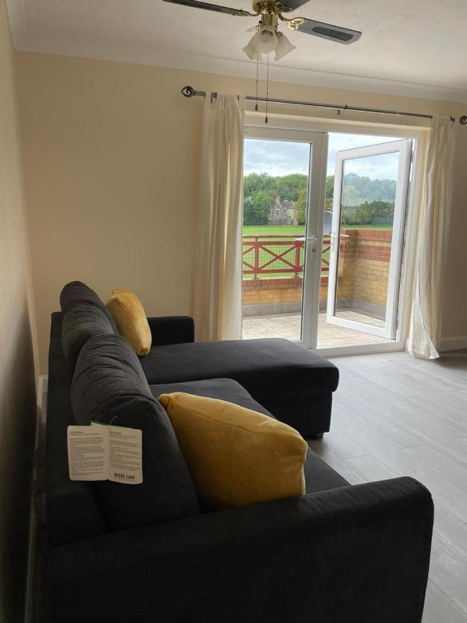 Large, Spacious 3 Bedroom Sleeps 6, Apartment For Contractors And Holidays In Lewisham, Greater London - 1 Free Parking Space & Free Wifi Екстериор снимка