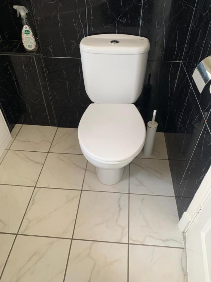 Large, Spacious 3 Bedroom Sleeps 6, Apartment For Contractors And Holidays In Lewisham, Greater London - 1 Free Parking Space & Free Wifi Екстериор снимка